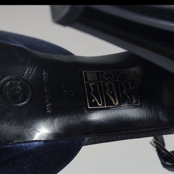 Chanel Satin Navy Studded Pumps Diamonds sz 7 - Picture 4 of 14